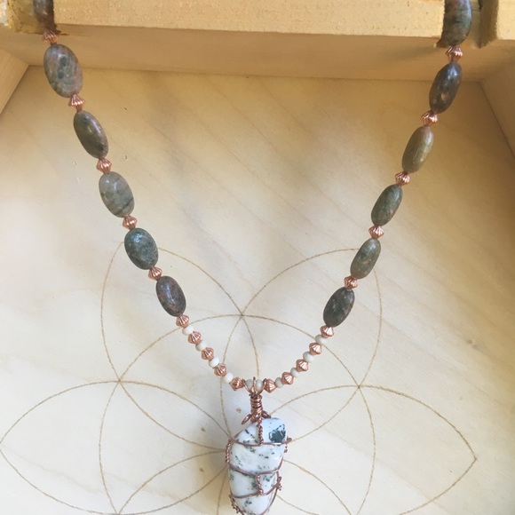 Tree agate and jasper wire wrapped necklace - Picture 3 of 4